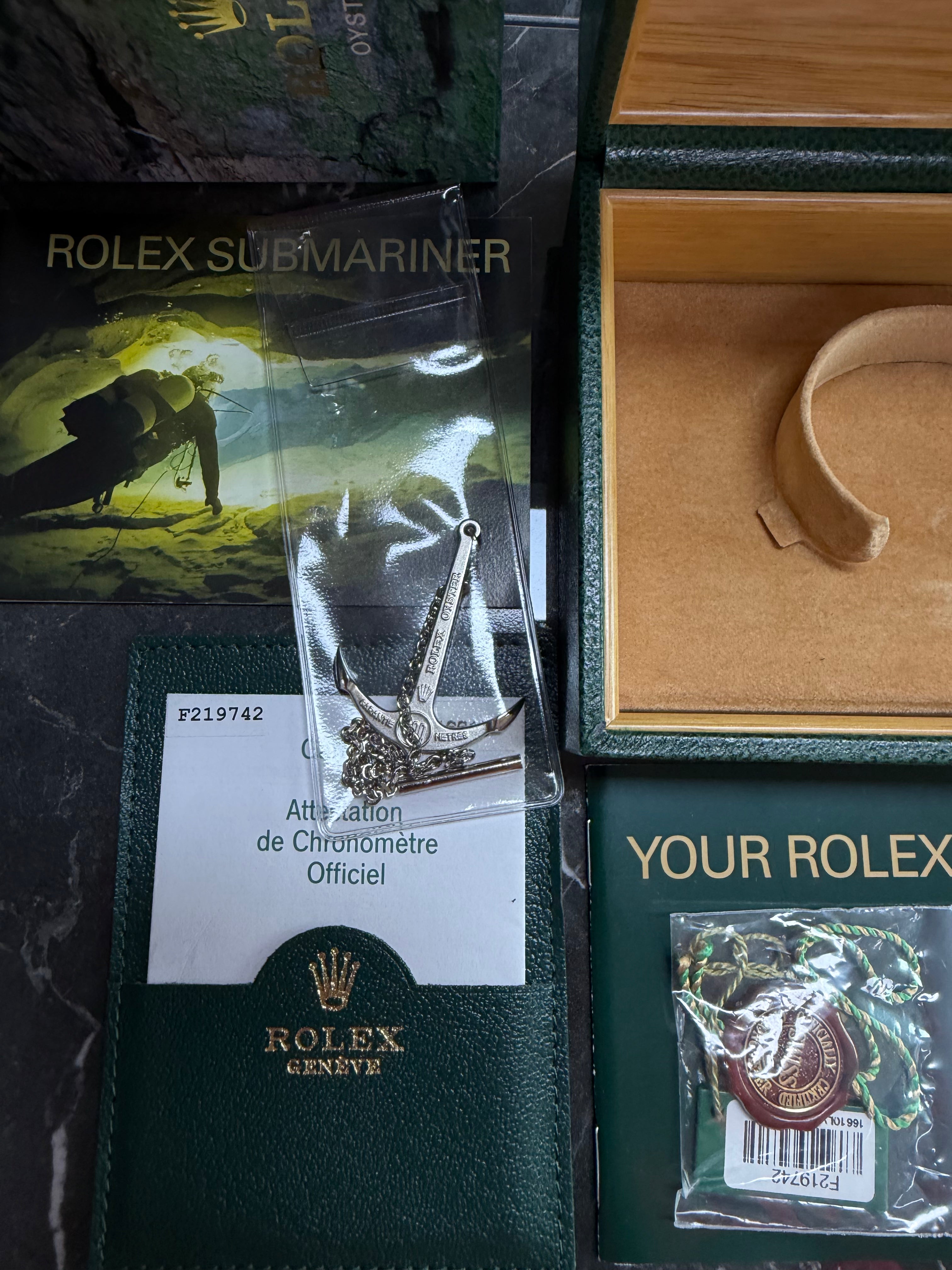 Rolex Submariner 16610LV Kermit Flat 4 - 2004